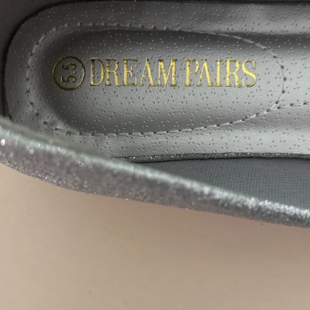 Women’s Silver Glitter Ballet Flats size 5.5 - Picture 2 of 4